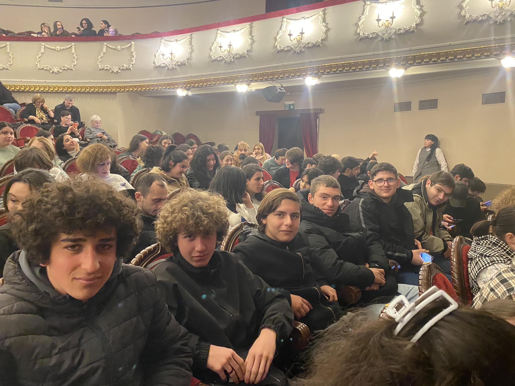 teatri 2